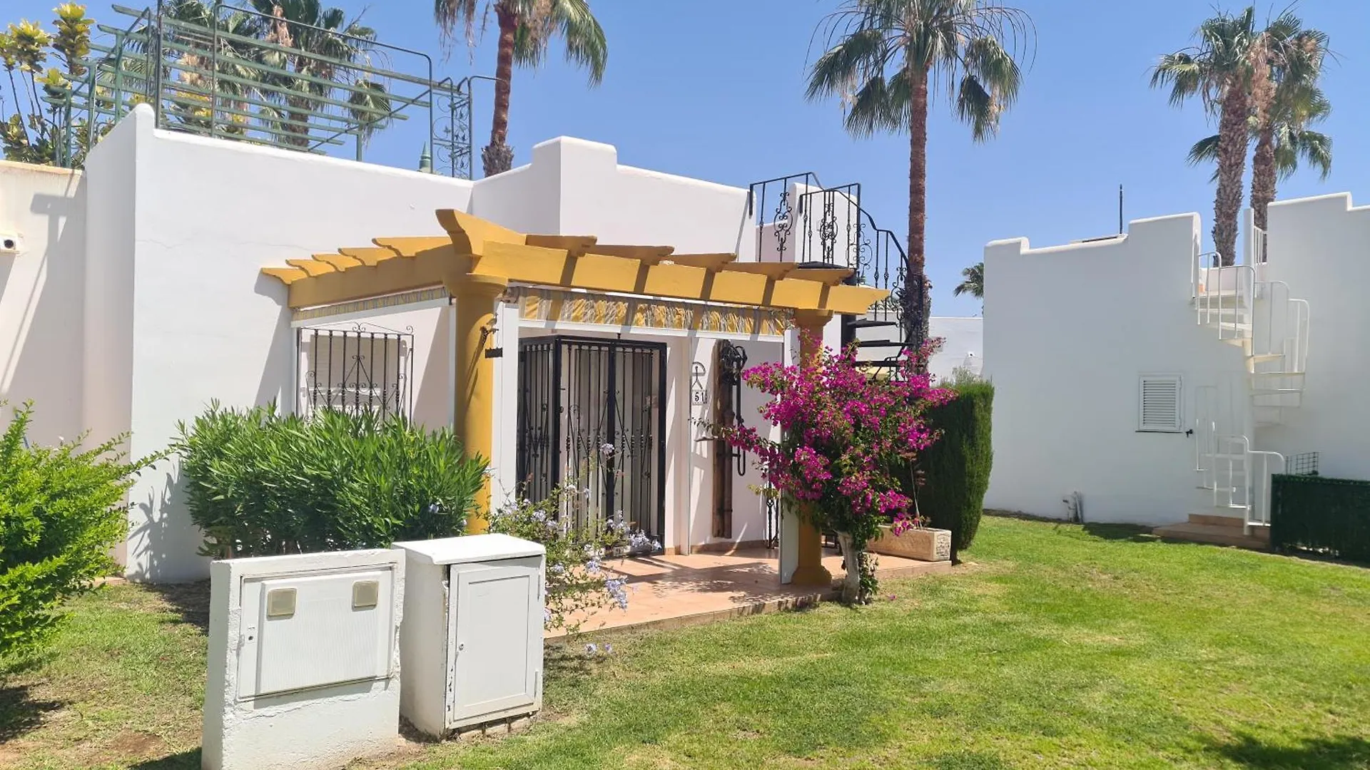 As055 Cosy 2 Bedroom In The Green Palm Tree Oasis